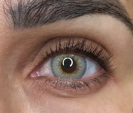 Lentes de contacto de color gris muñeca de verano FreshTone®